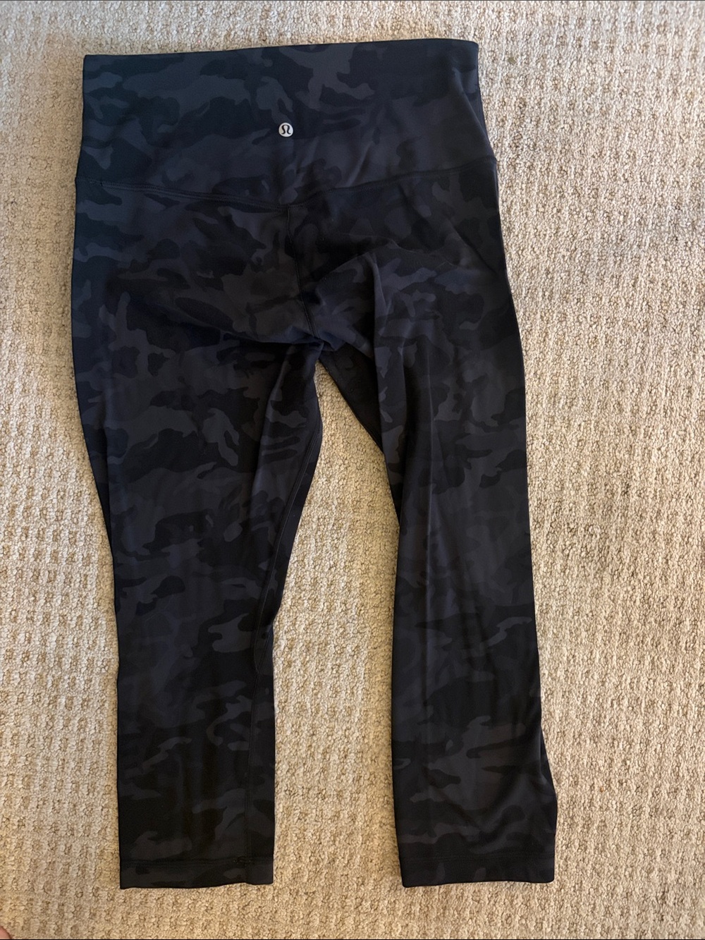 lululemon athletica Black Camo capri’s size 10
